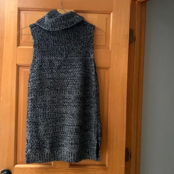 Banana Republic Sleeveless Tunic - Size M - Picture 3 of 3